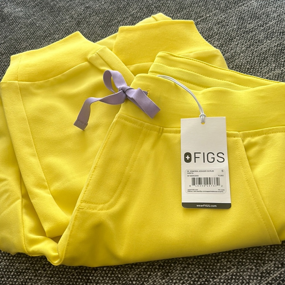 Figs lifesaver yellow Zamora jogger scrub bottom size small